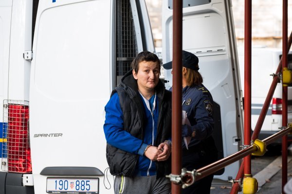 Privođenje osobe osumnjičene za ubojstvo u Prečkom