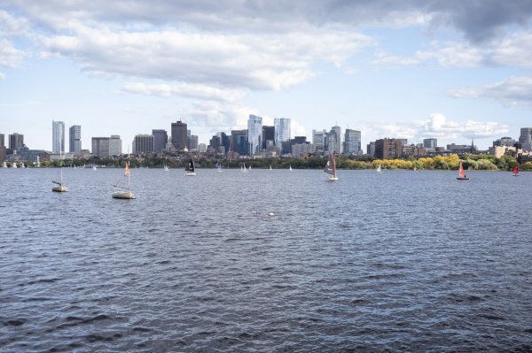 Pogled na Boston s mosta Harvard
