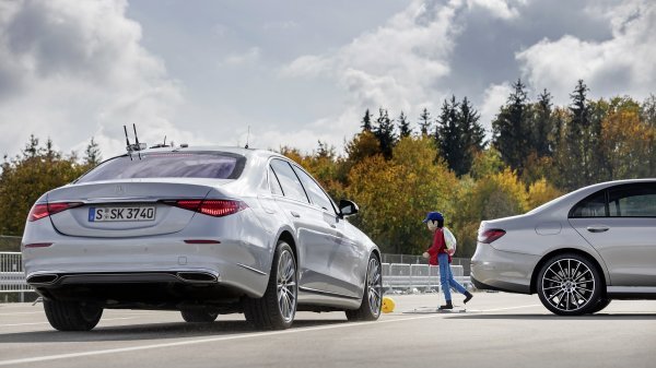 10 milijuna Mercedes-Benz osobnih automobila opremljenih Active Brake Assist otkrivanja pješaka