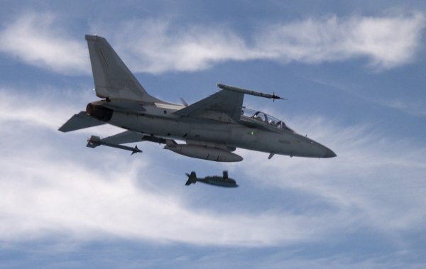 Južnokorejska avijacija demonstrira ispuštanje klizećih bombi