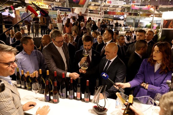 Aleksandar Vučić, Jakov Milatović i Dimitar Kovačevski na sajmu Vinska vizija otvorenog Balkana