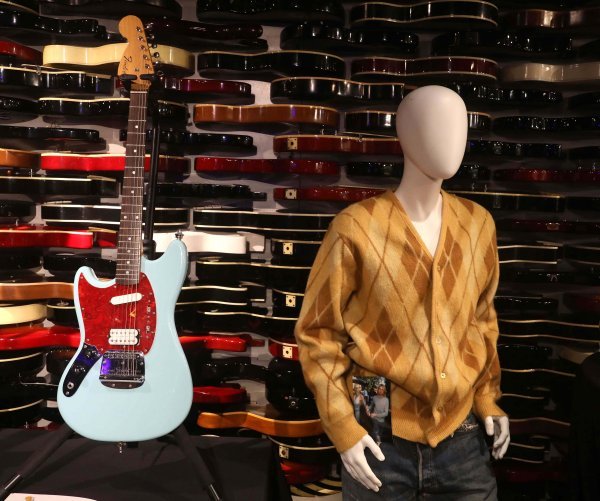 Cobainova plava električna gitara 'Skystang I' Fender Mustang