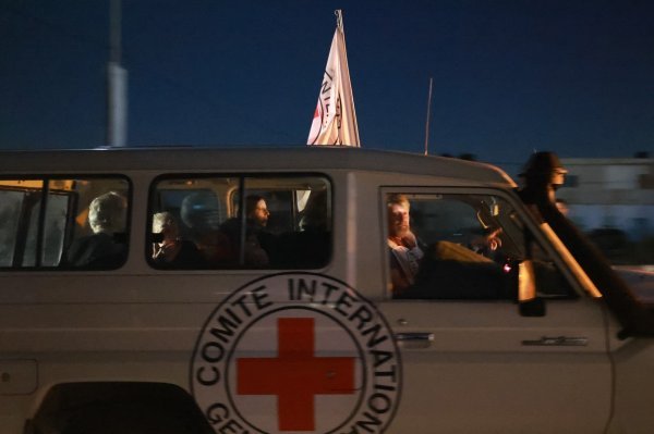 Pušteni taoci u konvoju Crvenog križa