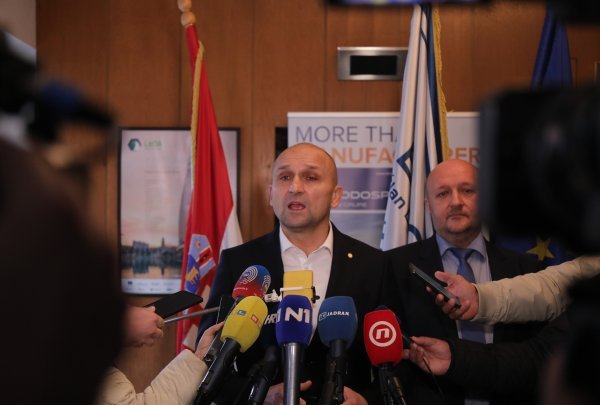 Sastanak Anušića i Debeljaka