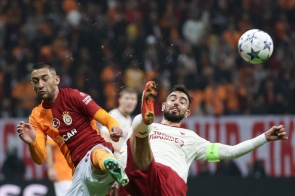 Luda utakmica u Istanbulu; United je vodio 3:1, a na kraju spašavao bod