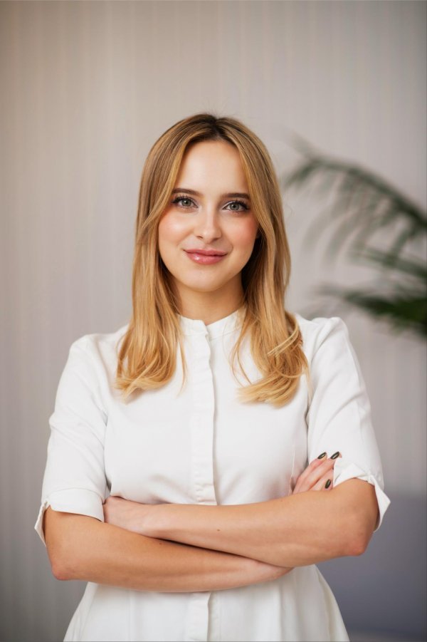 dr. Laura Plešnar