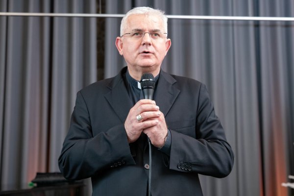 Riječki nadbiskup Mate Uzinić