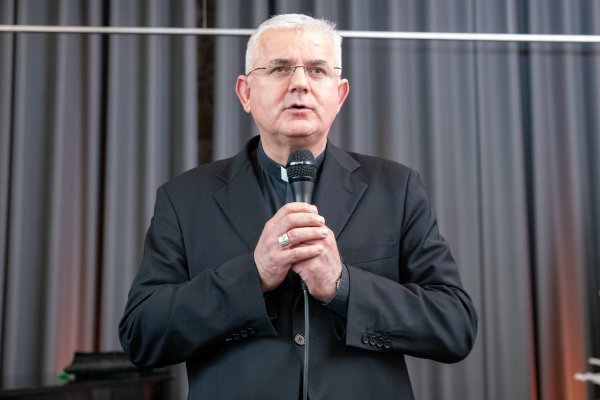 Riječki nadbiskup Mate Uzinić