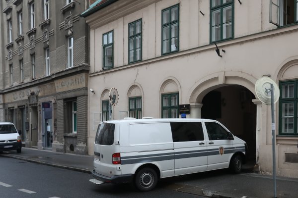 Privođenje sisačkih policajaca