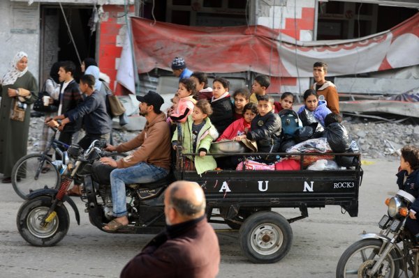 Ljudi bježe iz Khan Younisa nakon završetka primirja