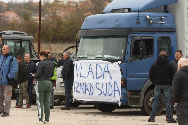 Drniš: Prosvjed podrške poljoprivrednika iz Like i Dalmacije