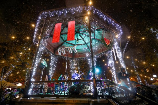 Upaljene lampice na Zrinjevcu