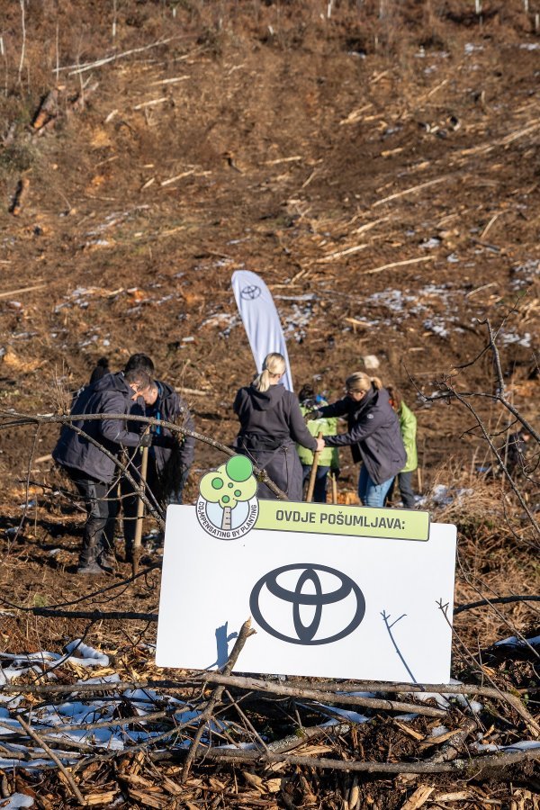 Toyota Croatia zaposlenici, partneri i suradnici priključili su se Šumoborcima na jedan dan