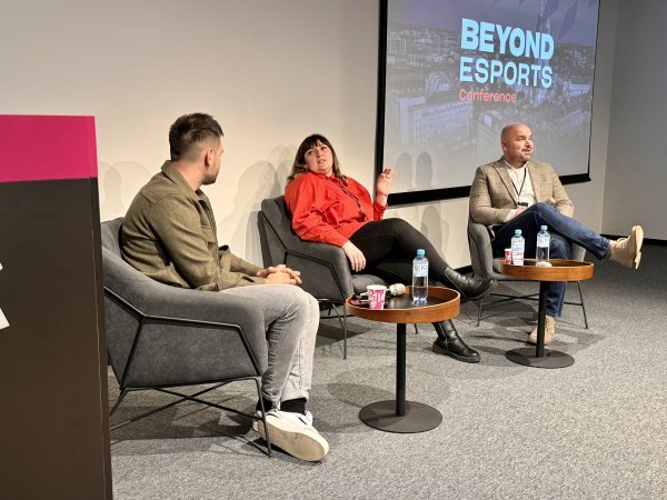 Moderator Toni Milićević, Tihana Sedlar Krauz i Vjekoslav Mikulić