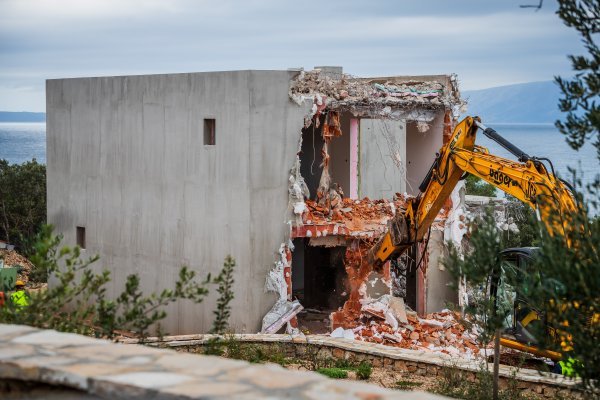Rušenje vile Frane Barbarića na Hvaru