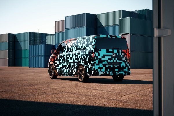 Volkswagen gospodarska vozila ponudit će novi Transporter kao dostavno vozilo, dostavno vozilo Plus, dostavno vozilo s L-pregradom, Kombi i kao dugačko vozilo s bočnim bokom s dvostrukom kabinom.