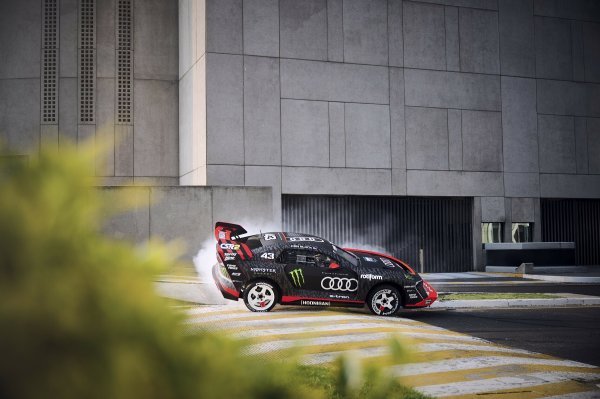 Ken Block i Audi S1 Hoonitron tijekom snimanja Electrikhana 2