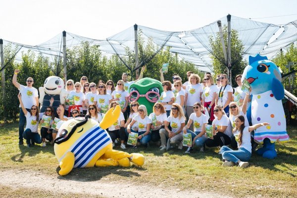 U sklopu projekta 'Slavonija u srcu i u 1200 naših dućana', zaposlenici Studenca zasukali su rukave i nabrali više od pet tona jabuka u voćnjaku obiteljske tvrtke Hortivia