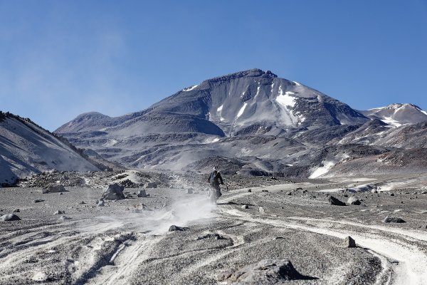 Novi BMW R 1300 GS dosegnuo 6027 m/nm: Uspon na najviši aktivni vulkan na svijetu u manje od 24 sata