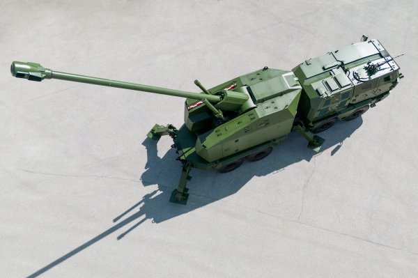 MAN-ov kamion može potegnuti haubicu maksimalnom brzinom od 100 kilometara na sat