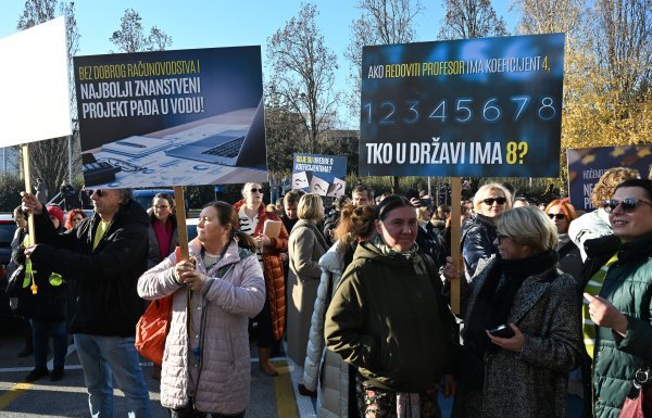 Prosvjed ispred Filozofskog fakulteta