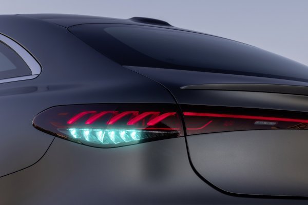 Mercedes-Benz dobio odobrenja za tirkizno obojena svjetla za automatiziranu vožnju