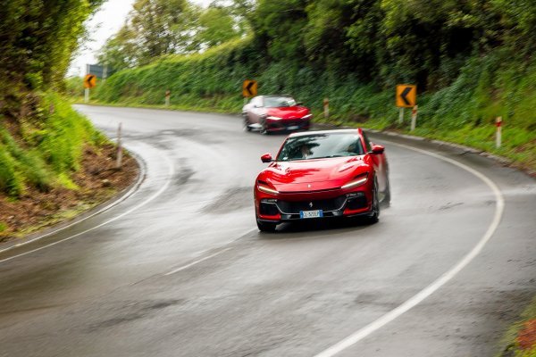 Pet Ferrarija Purosangue odvozili nezaboravnu turu po Novom Zelandu