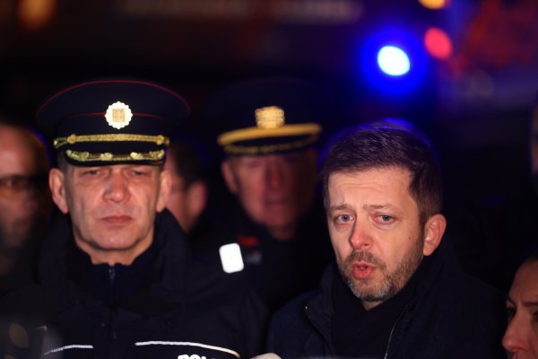 Češki ministar unutrašnjih poslova Vit Rakušan i ravnatelj policije Martin Vondrašek obraćaju se za medije nakon masakra u Pragu