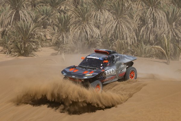 Audi s dorađenim RS Q e-tronom spreman je za pobjedu na reliju Dakar 2024