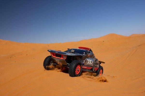 Audi s dorađenim RS Q e-tronom spreman je za pobjedu na reliju Dakar 2024