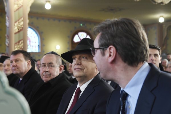 István Pásztor, Viktor Orbán i Aleksandar Vučić u subotičkoj sinagogi 2018.