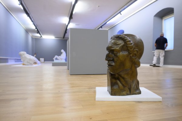 Pripreme za otvorenje retrospektive Ivana Meštrovića u Klovićevim dvorima