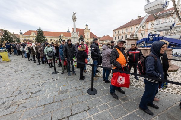 U Osijeku podijeljeno 2000 porcija fiš paprikaša