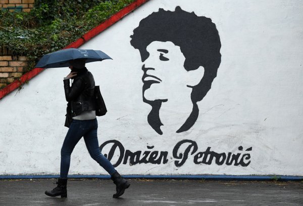 Mural u Zagrebu posvećen Draženu Petroviću