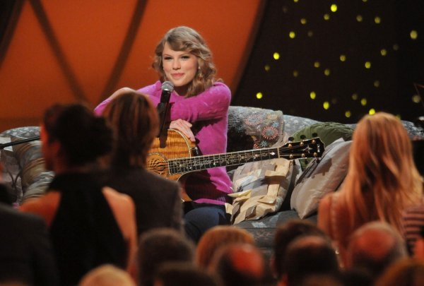 Taylor Swift, nastup na dodjeli CMA nagradama 2011. godine