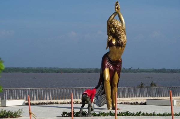 Shakirin kip u njezinom rodnom gradu