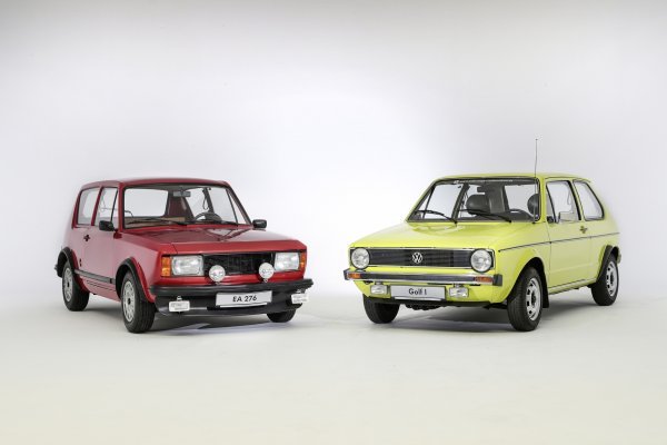 Golf I i konceptni automobil EA 276, prethodnik Golfa iz 1969. razvijen u Wolfsburgu