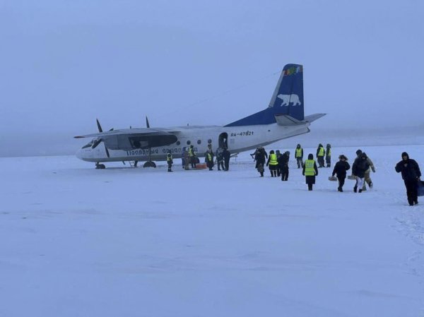 Avion je greškom sletio na zaleđenu rijeku