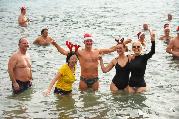 Tradicionalno novogodišnje kupanje Puljana