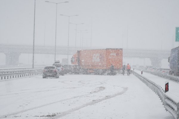 Snijeg i vjetar otežavaju promet na autocesti Zagreb - Beograd