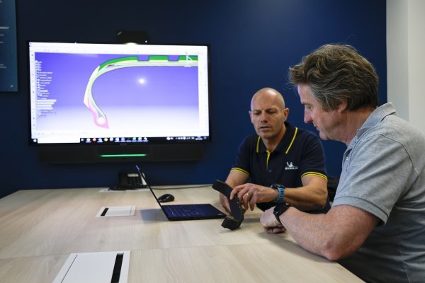 Philippe Mérimée, Alpineov stručnjak za vožnju i upravljanje i Frédéric Brigaud, Michelinov tehnički menadžer za Alpine (desno)
