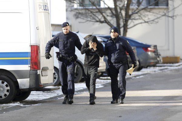 Privođenje osumnjičenih za premlaćivanje dječaka u Vukovaru