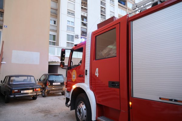 Požar u zgradi na Mertojaku