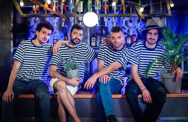 Lovre Kondža, Petar Salečić, Luka Satara i Stipe Jelaska kao studenti 3. godine glume na Umjetničkoj akademiji u Splitu izveli su predstavu 'Dijete našeg vremena' u klubu Quasimodo u produkciji dramskog kazališta PlayDrama