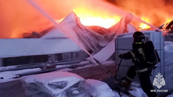 Požar u skladištu online trgovine Wildberries u Sankt Peterburgu