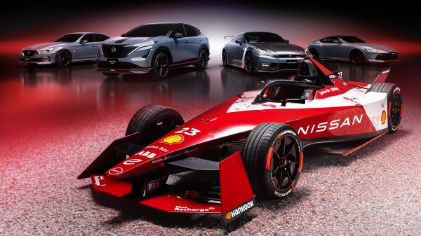 Nissan Ariya NISMO e-4ORCE i bolid Nissan Formula E