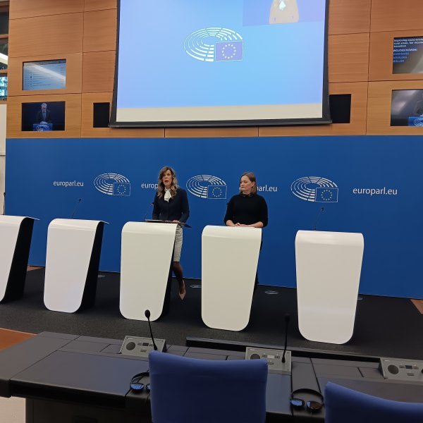 Biljana Borzan na konferenciji za novinare u Europskom parlamentu nakon izglasavanja Zakona o duljem trajanju uređaja