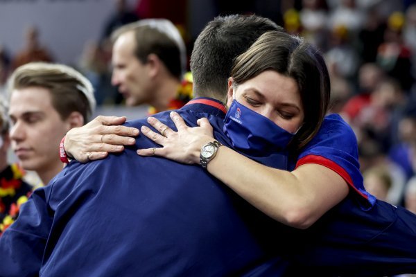 Nikola Karabatić u zagrljaju s voljenom Geraldine