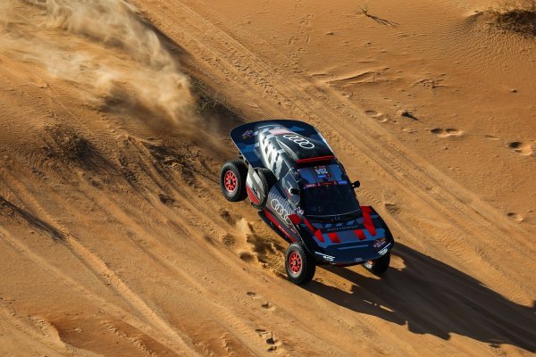 Audi RS Q e-tron pobijedio na reliju Dakar 2004