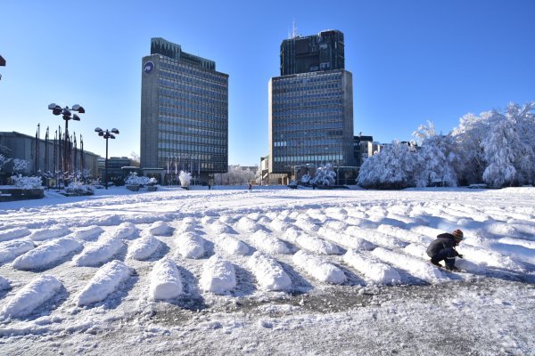 Snježni lijesovi ispred slovenskog parlamenta, prosvjed protiv rata u Gazi